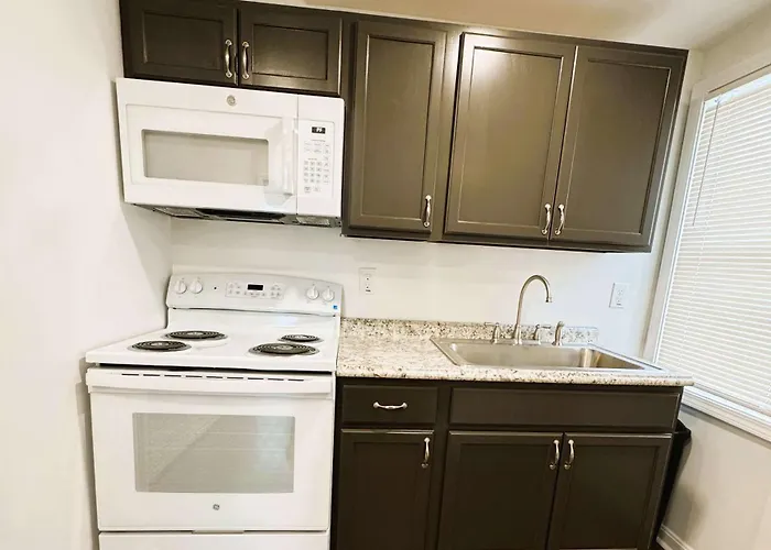 Cozy 1br Retreat - Private - Near Apartment