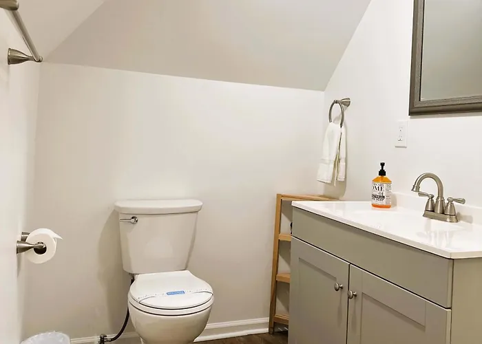 Cozy 1br Retreat - Private - Near